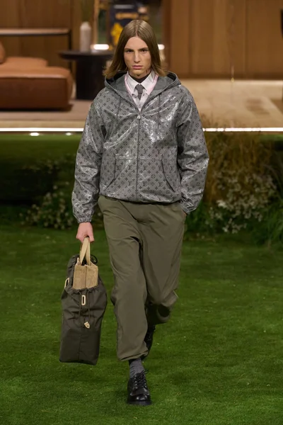 Look 64